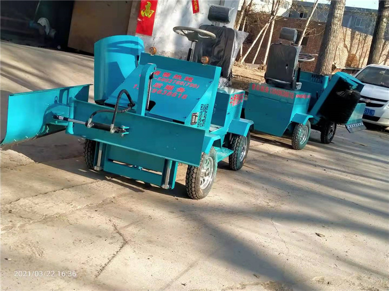 電動(dòng)清掃推草車